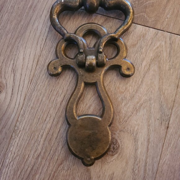 Vintage Brass Metal Door Knocker Estate Treasure 6" x 3 5/8" - Picture 2 of 4